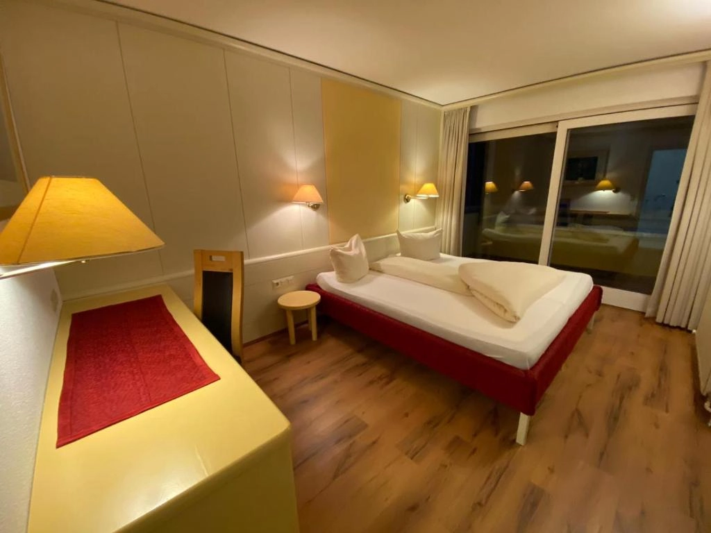 Dreibettzimmer - Hotel Belmont Imst